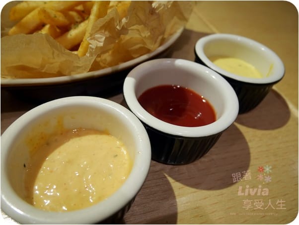 美食。餐廳 台北大安區 忠孝復興捷運站 跳舞香水忠孝店 東區下午茶 雲朵棉花糖 台北約會好去處 跟著Livia享受人生 - 第17張圖 美食。餐廳 台北大安區 忠孝復興捷運站 跳舞香水忠孝店 東區下午茶 雲朵棉花糖 台北約會好去處 跟著Livia享受人生