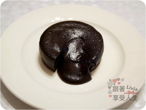 美食。點心 人氣團購美食 DiamondBear 鑽石熊 熔岩巧克力蛋糕 在家也能悠閒品嘗美味蛋糕 跟著Livia享受人生