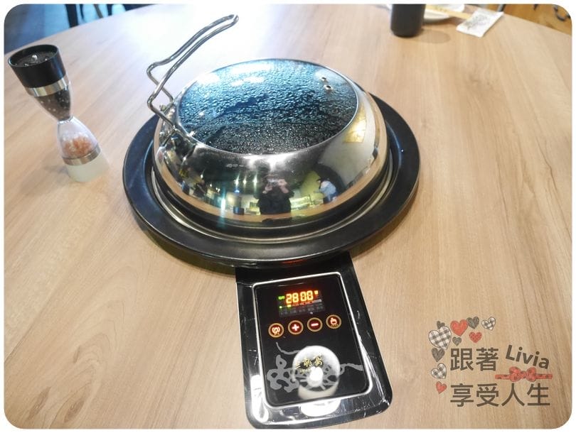 美食。餐廳 新竹縣竹北市 蒸龍宴 蒸汽 養生海鮮館 吃進食材最初的原味 帝王蟹超鮮美啊! 跟著Livia享受人生蒸龍宴