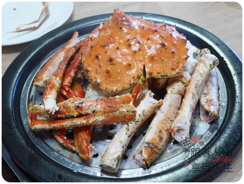 美食。餐廳 新竹縣竹北市 蒸龍宴 蒸汽 養生海鮮館 吃進食材最初的原味 帝王蟹超鮮美啊! 跟著Livia享受人生蒸龍宴