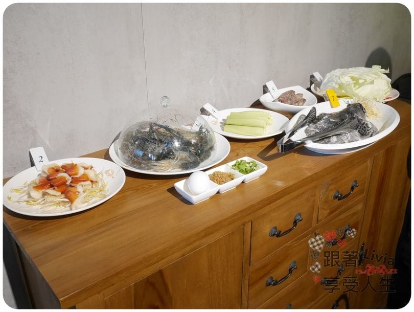 美食。餐廳 新竹縣竹北市 蒸龍宴 蒸汽 養生海鮮館 吃進食材最初的原味 帝王蟹超鮮美啊! 跟著Livia享受人生蒸龍宴