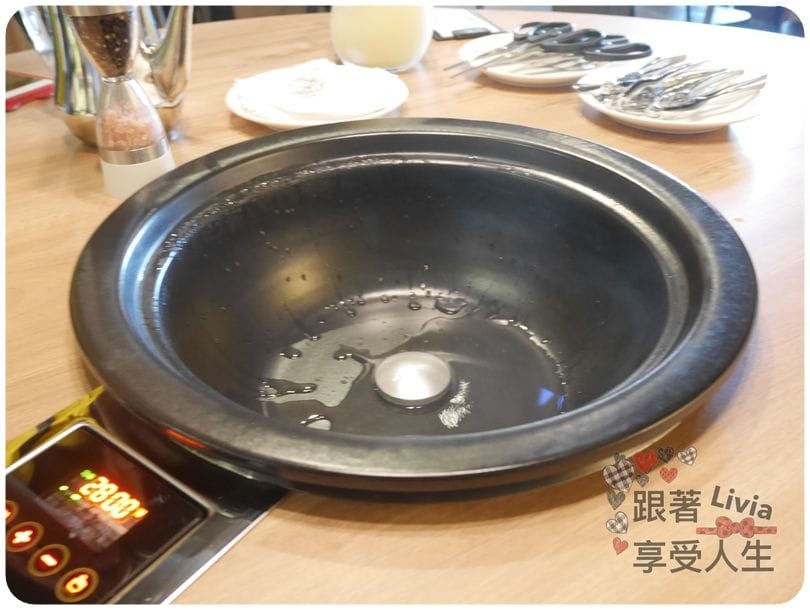 美食。餐廳 新竹縣竹北市 蒸龍宴 蒸汽 養生海鮮館 吃進食材最初的原味 帝王蟹超鮮美啊! 跟著Livia享受人生蒸龍宴