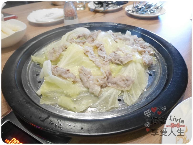 美食。餐廳 新竹縣竹北市 蒸龍宴 蒸汽 養生海鮮館 吃進食材最初的原味 帝王蟹超鮮美啊! 跟著Livia享受人生蒸龍宴