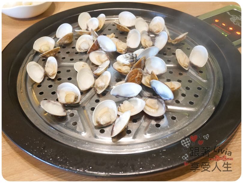 美食。餐廳 新竹縣竹北市 蒸龍宴 蒸汽 養生海鮮館 吃進食材最初的原味 帝王蟹超鮮美啊! 跟著Livia享受人生蒸龍宴