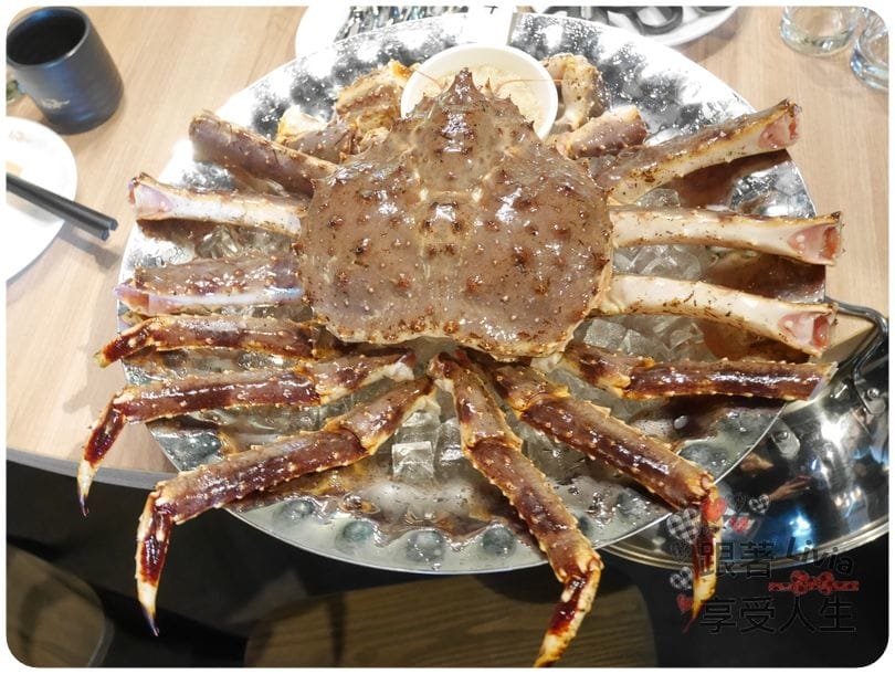 美食。餐廳 新竹縣竹北市 蒸龍宴 蒸汽 養生海鮮館 吃進食材最初的原味 帝王蟹超鮮美啊! 跟著Livia享受人生蒸龍宴