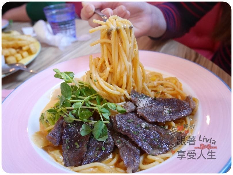 美食。餐廳 新北新莊區 輔大捷運站 輔大早午餐下午茶 荷亞輕食館 輔大店 學生/上班族的天堂啊! 跟著Livia享受人生