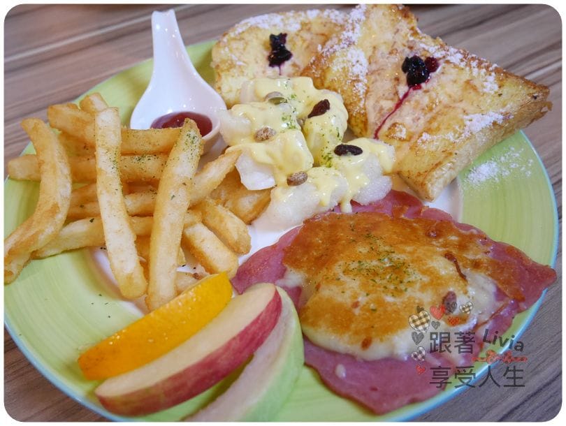 美食。餐廳 新北新莊區 輔大捷運站 輔大早午餐下午茶 荷亞輕食館 輔大店 學生/上班族的天堂啊! 跟著Livia享受人生
