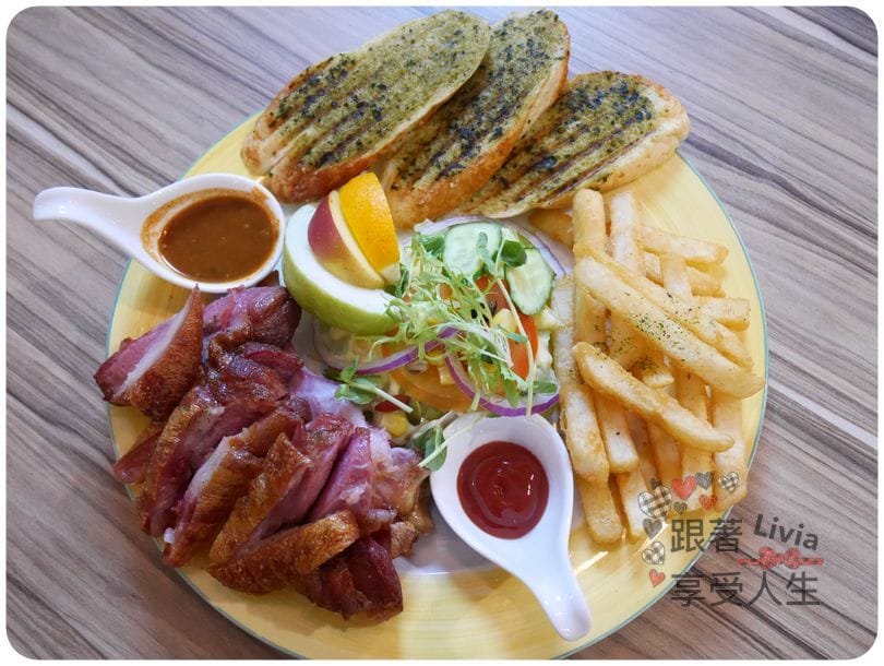 美食。餐廳 新北新莊區 輔大捷運站 輔大早午餐下午茶 荷亞輕食館 輔大店 學生/上班族的天堂啊! 跟著Livia享受人生