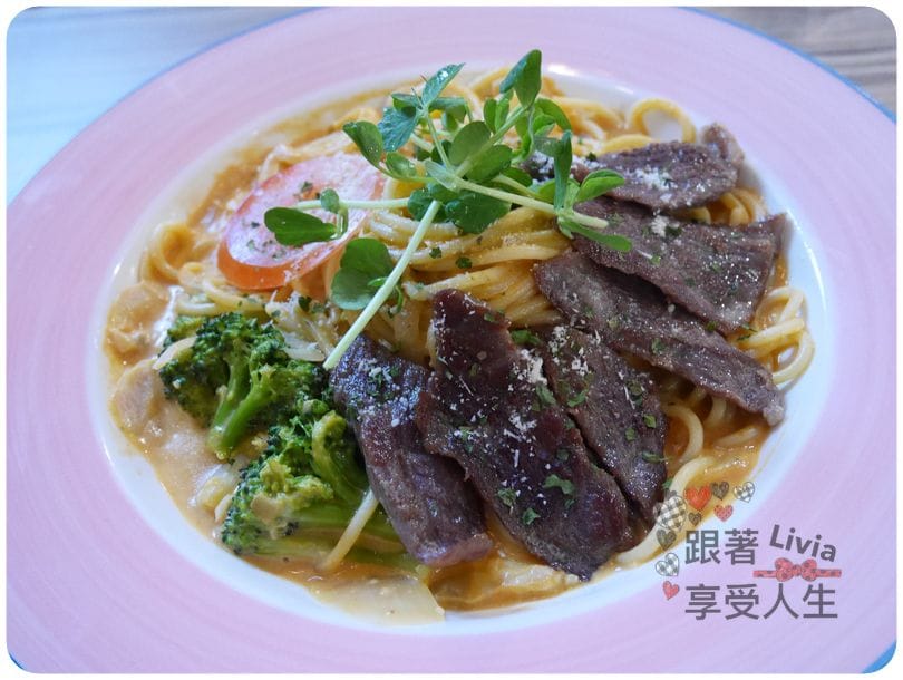 美食。餐廳 新北新莊區 輔大捷運站 輔大早午餐下午茶 荷亞輕食館 輔大店 學生/上班族的天堂啊! 跟著Livia享受人生