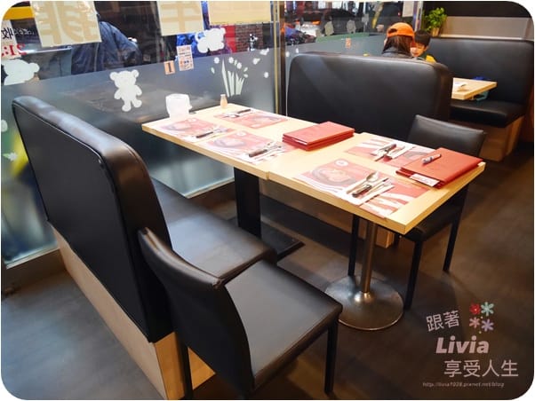 美食。餐廳 台北內湖區 港墘捷運站 內湖美食 內湖牛排 瘋牛排 內湖港墘店 88oz 巨大牛排 沙拉自助吧 跟著Livia享受人生