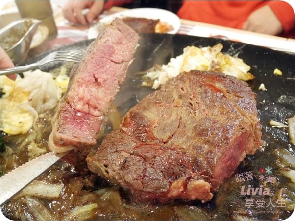 美食。餐廳 台北內湖區 港墘捷運站 內湖美食 內湖牛排 瘋牛排 內湖港墘店 88oz 巨大牛排 沙拉自助吧 跟著Livia享受人生