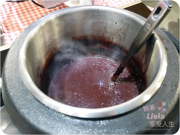 美食。餐廳 台北內湖區 港墘捷運站 內湖美食 內湖牛排 瘋牛排 內湖港墘店 88oz 巨大牛排 沙拉自助吧 跟著Livia享受人生