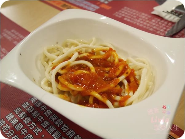 美食。餐廳 台北內湖區 港墘捷運站 內湖美食 內湖牛排 瘋牛排 內湖港墘店 88oz 巨大牛排 沙拉自助吧 跟著Livia享受人生