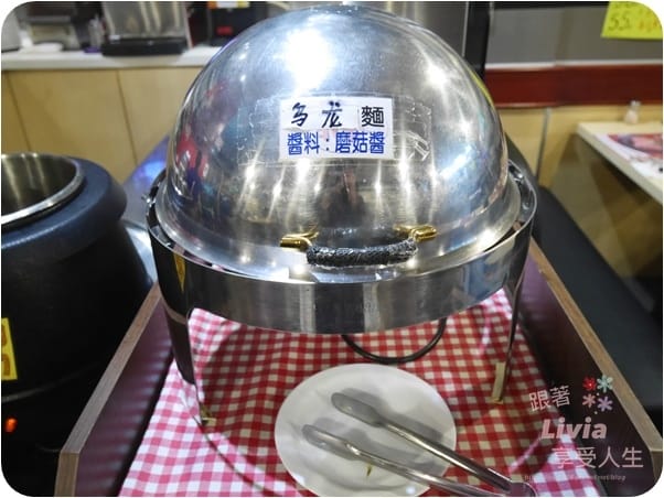 美食。餐廳 台北內湖區 港墘捷運站 內湖美食 內湖牛排 瘋牛排 內湖港墘店 88oz 巨大牛排 沙拉自助吧 跟著Livia享受人生