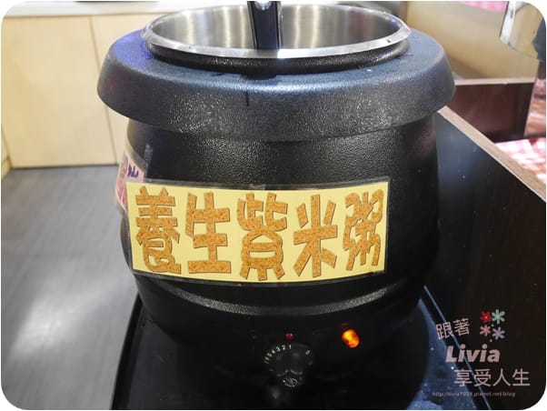 美食。餐廳 台北內湖區 港墘捷運站 內湖美食 內湖牛排 瘋牛排 內湖港墘店 88oz 巨大牛排 沙拉自助吧 跟著Livia享受人生
