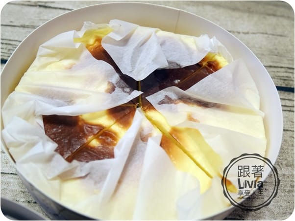 美食。點心 宅配美食 台南 艾克雷亞Eclair法式烘培 巧克力蔓越莓乳酪/日式燒烤乳酪/法式重乳酪/香草布丁 甜蜜在心頭兒 跟著Livia享受人生