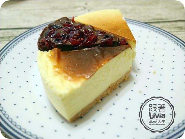 美食。點心 宅配美食 台南 艾克雷亞Eclair法式烘培 巧克力蔓越莓乳酪/日式燒烤乳酪/法式重乳酪/香草布丁 甜蜜在心頭兒 跟著Livia享受人生