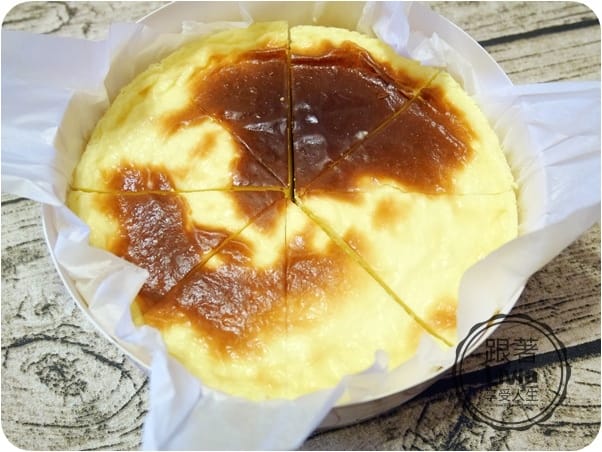 美食。點心 宅配美食 台南 艾克雷亞Eclair法式烘培 巧克力蔓越莓乳酪/日式燒烤乳酪/法式重乳酪/香草布丁 甜蜜在心頭兒 跟著Livia享受人生