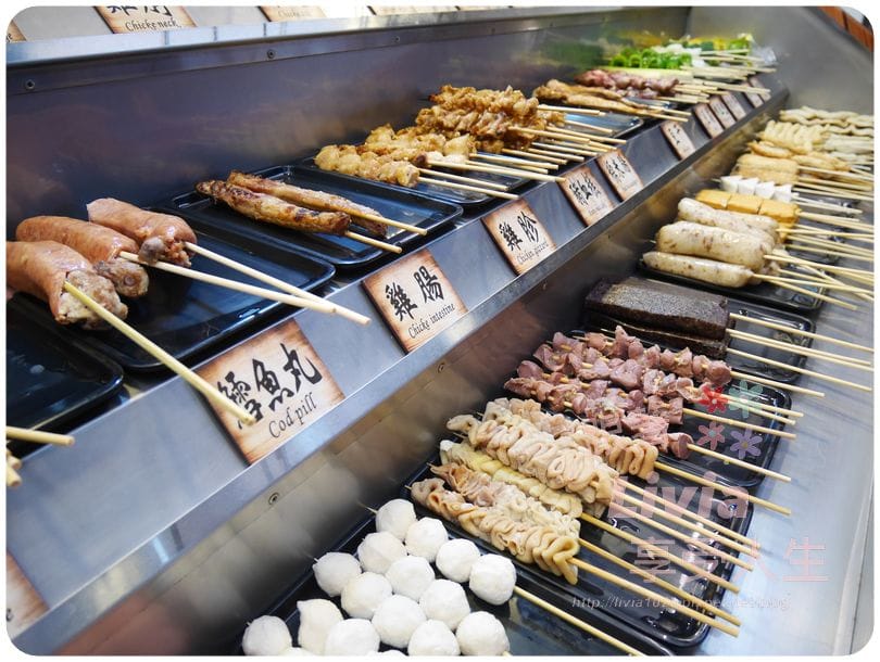 美食。點心 新北市中和區 焦糖楓日式無烟撒粉串燒 中和自立店 獨特甜鹹口感串燒 串燒推薦 宵夜/零嘴跟著Livia享受人生