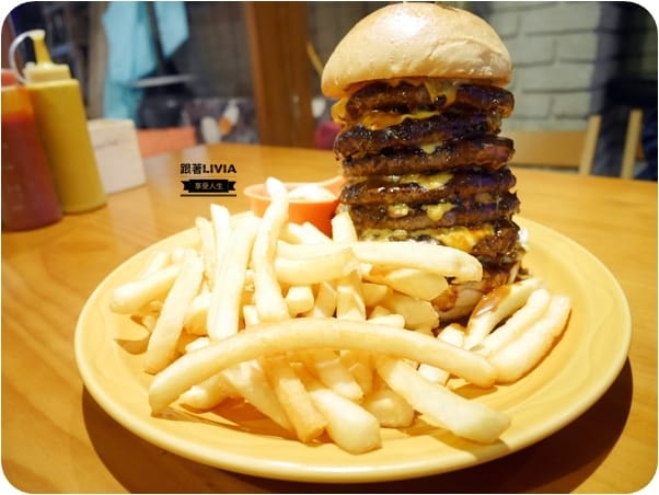 美食。點心 台北大安區 忠孝敦化捷運站 Route 66美式餐廳 東區美式 六層漢堡 巨無霸漢堡 手製漢堡肉 炸雞超啾c 跟著Livia享受人生