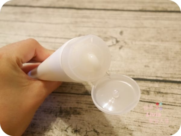 臉部。保養 萃綠蒂 Ainy 愛茵妳 水漾珍珠獨特乳化型卸妝潔膚微乳 /Pdv 蜜覓果漾 甜心泡泡泡沫潔淨慕絲 跟著Livia享受人生