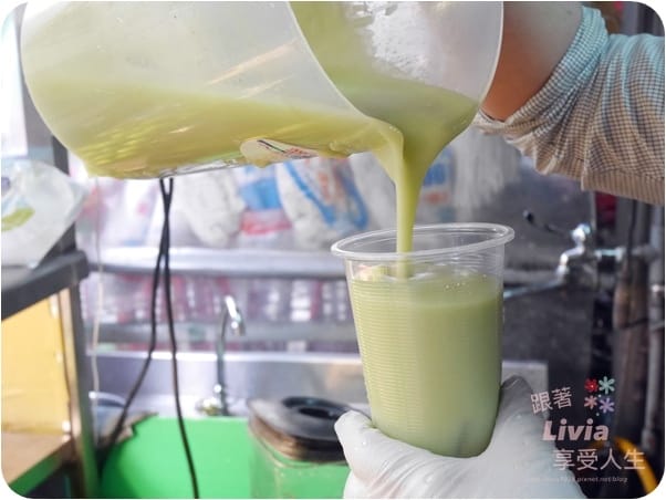 美食。飲料 台北士林區 石牌捷運站 石牌商城 甜心芭樂汁 整顆芭樂原汁原味 超濃果汁 喝了會上癮阿!跟著Livia享受人生