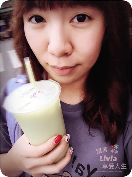 美食。飲料 台北士林區 石牌捷運站 石牌商城 甜心芭樂汁 整顆芭樂原汁原味 超濃果汁 喝了會上癮阿!跟著Livia享受人生