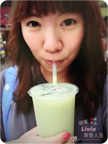 美食。飲料 台北士林區 石牌捷運站 石牌商城 甜心芭樂汁 整顆芭樂原汁原味 超濃果汁 喝了會上癮阿!跟著Livia享受人生