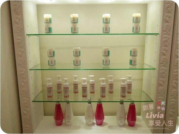 臉部。美妝 台北大安區 忠孝敦化捷運站 QueenSpot 美睫專門館 濃貂毛/山茶花 東區美睫 茶街接睫毛推薦 素顏小心機 跟著Livia享受人生