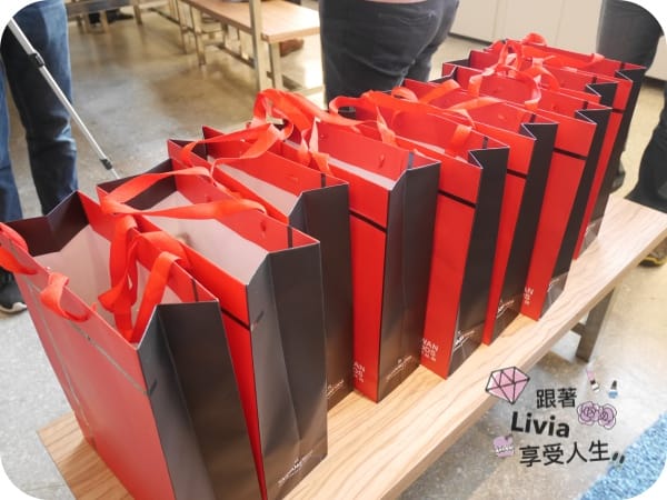 台北。景點 台北中正區 台灣禮品館旗艦店 南海學園 台北一日遊 台灣伴手禮/紀念品 DIY皮手環 親子同樂好去處 跟著Livia享受人生