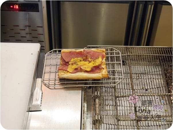 美食。餐廳 台北信義區 市政府捷運站 Quiznos 酷食熱 (市府店) 有溫度的潛艇堡 新品泰甜辣嫩雞潛艇堡 甜辣好滋味 跟著Livia享受人生