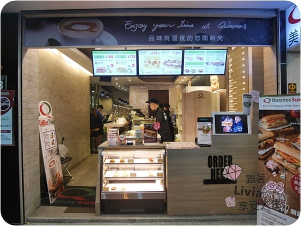 美食。餐廳 台北信義區 市政府捷運站 Quiznos 酷食熱 (市府店) 有溫度的潛艇堡 新品泰甜辣嫩雞潛艇堡 甜辣好滋味 跟著Livia享受人生