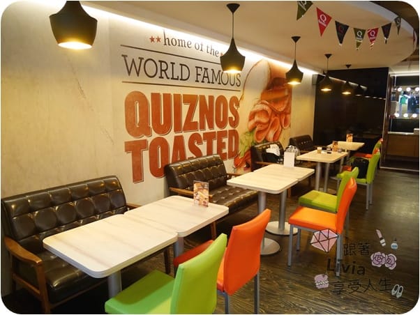 美食。餐廳 台北信義區 市政府捷運站 Quiznos 酷食熱 (市府店) 有溫度的潛艇堡 新品泰甜辣嫩雞潛艇堡 甜辣好滋味 跟著Livia享受人生