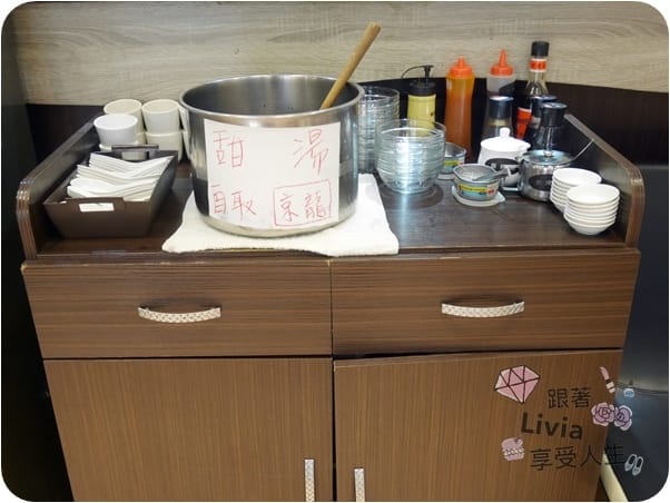 美食。餐廳 新竹市東區 新竹火車站 京龍港式點心 平價港式點心 多樣化選擇 口味道地阿! 跟著Livia享受人生