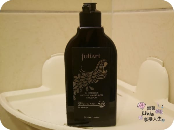 髮絲。清潔 JuliArt 髮現完美 極致控油頭皮養護禮盒 母親節禮盒推薦 終於擺脫困擾的頭皮味 跟著Livia享受人生