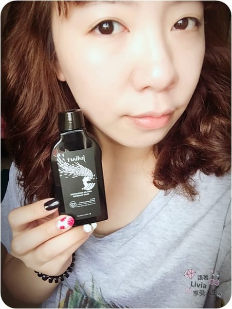 髮絲。清潔 JuliArt 髮現完美 極致控油頭皮養護禮盒 母親節禮盒推薦 終於擺脫困擾的頭皮味 跟著Livia享受人生