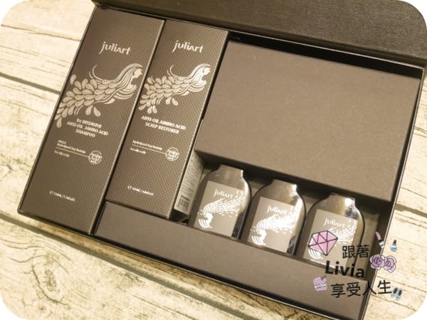 髮絲。清潔 JuliArt 髮現完美 極致控油頭皮養護禮盒 母親節禮盒推薦 終於擺脫困擾的頭皮味 跟著Livia享受人生