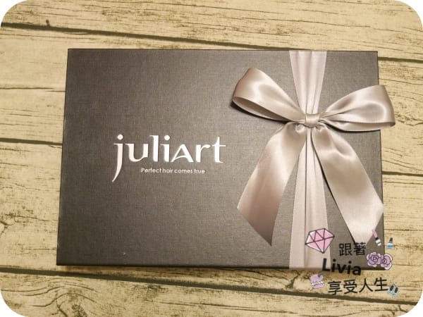 髮絲。清潔 JuliArt 髮現完美 極致控油頭皮養護禮盒 母親節禮盒推薦 終於擺脫困擾的頭皮味 跟著Livia享受人生