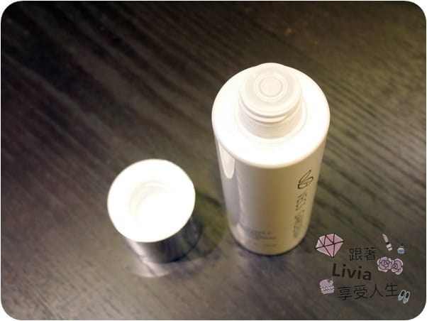 【台灣保養品】Vecs Gardenia 嘉丹妮爾 VITAMIN 維他命C植萃亮白奇蹟系列母親節禮盒推薦 跟著Livia享受人生