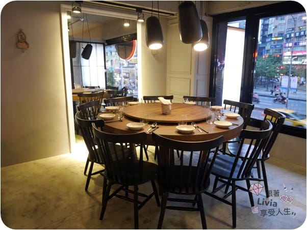 美食。餐廳 台北大安區 忠孝敦化捷運站 東區飯BAR MINI 東區餐廳推薦 中式創意料理 時髦風中菜館 家庭聚餐/同學會餐廳/謝師宴餐廳推薦 跟著Livia享受人生
