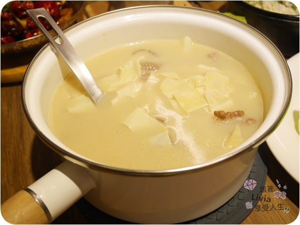 美食。餐廳 台北大安區 忠孝敦化捷運站 東區飯BAR MINI 東區餐廳推薦 中式創意料理 時髦風中菜館 家庭聚餐/同學會餐廳/謝師宴餐廳推薦 跟著Livia享受人生