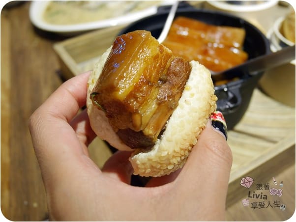 美食。餐廳 台北大安區 忠孝敦化捷運站 東區飯BAR MINI 東區餐廳推薦 中式創意料理 時髦風中菜館 家庭聚餐/同學會餐廳/謝師宴餐廳推薦 跟著Livia享受人生