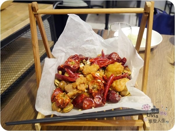 美食。餐廳 台北大安區 忠孝敦化捷運站 東區飯BAR MINI 東區餐廳推薦 中式創意料理 時髦風中菜館 家庭聚餐/同學會餐廳/謝師宴餐廳推薦 跟著Livia享受人生