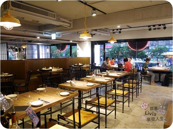 美食。餐廳 台北大安區 忠孝敦化捷運站 東區飯BAR MINI 東區餐廳推薦 中式創意料理 時髦風中菜館 家庭聚餐/同學會餐廳/謝師宴餐廳推薦 跟著Livia享受人生
