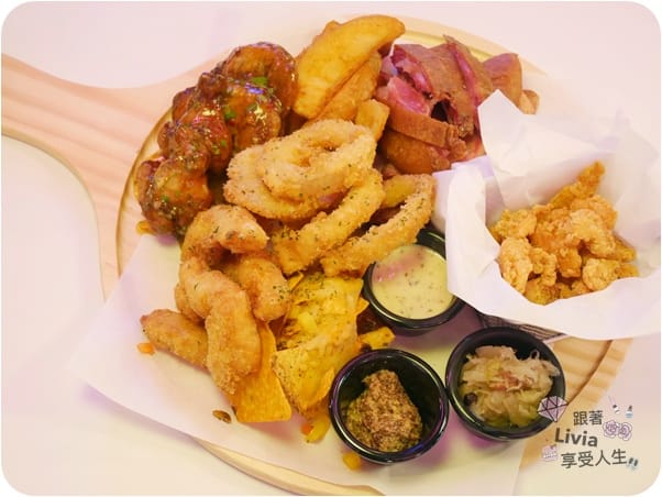 (已歇業)美食。餐廳 台北大安區 忠孝復興捷運站 Fantasy Diner 潮流美式餐廳 東區美式餐廳 燉飯/披薩/炸物 (二訪) 跟著Livia享受人生