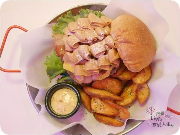 (已歇業)美食。餐廳 台北大安區 忠孝復興捷運站 Fantasy Diner 潮流美式餐廳 東區美式餐廳 燉飯/披薩/炸物 (二訪) 跟著Livia享受人生