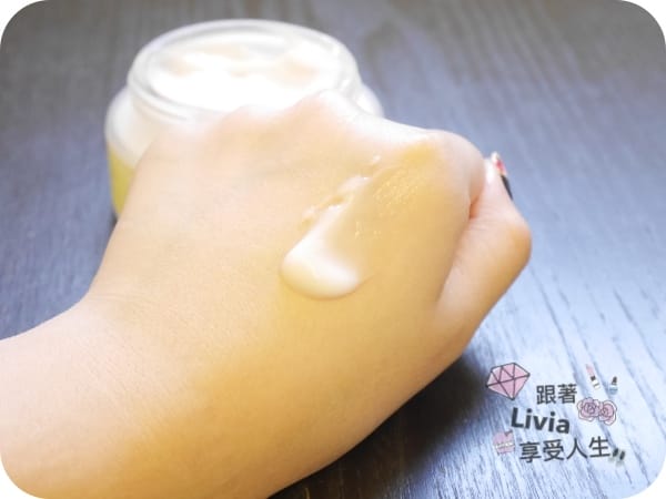 臉部。保養 LOVEREA 洛莉雅 銀杏水亮精華凍 春夏保養品 肌膚的保鮮膜 跟著Livia享受人生