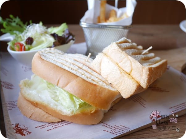美食。餐廳 台北大同區 雙連捷運站 彼恩堤PNT Cafe 大同雙連站早午餐 咖啡/法式吐司/漢堡/手搖飲 跟著Livia享受人生