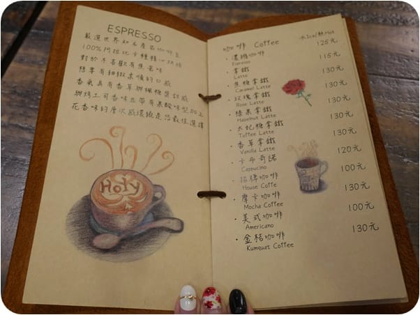 美食。餐廳 台北松山區 南京三民捷運站 亨蕾咖啡HolyCafe 台北松山區下午茶甜點 小歐洲咖啡廳 燉飯/套餐/烤魚 跟著Livia享受人生