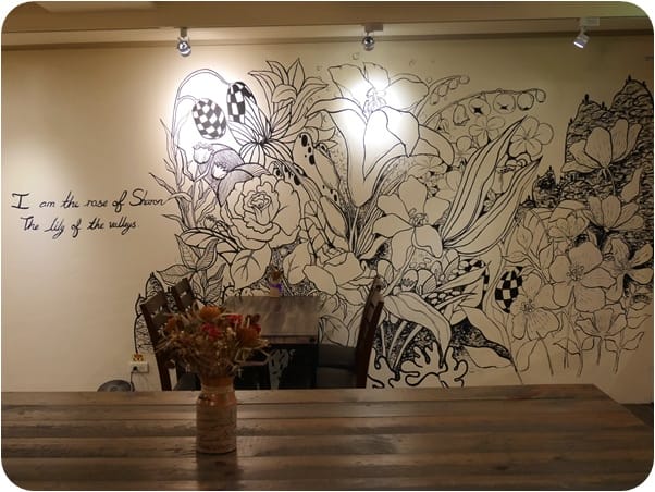 美食。餐廳 台北松山區 南京三民捷運站 亨蕾咖啡HolyCafe 台北松山區下午茶甜點 小歐洲咖啡廳 燉飯/套餐/烤魚 跟著Livia享受人生
